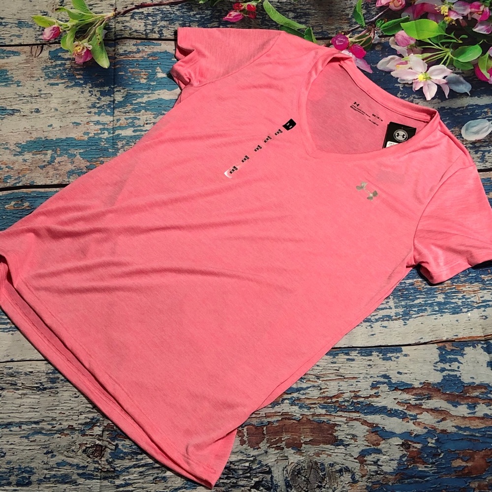 NWT Under Armour Twist Heat Gear Workout Shirt - M